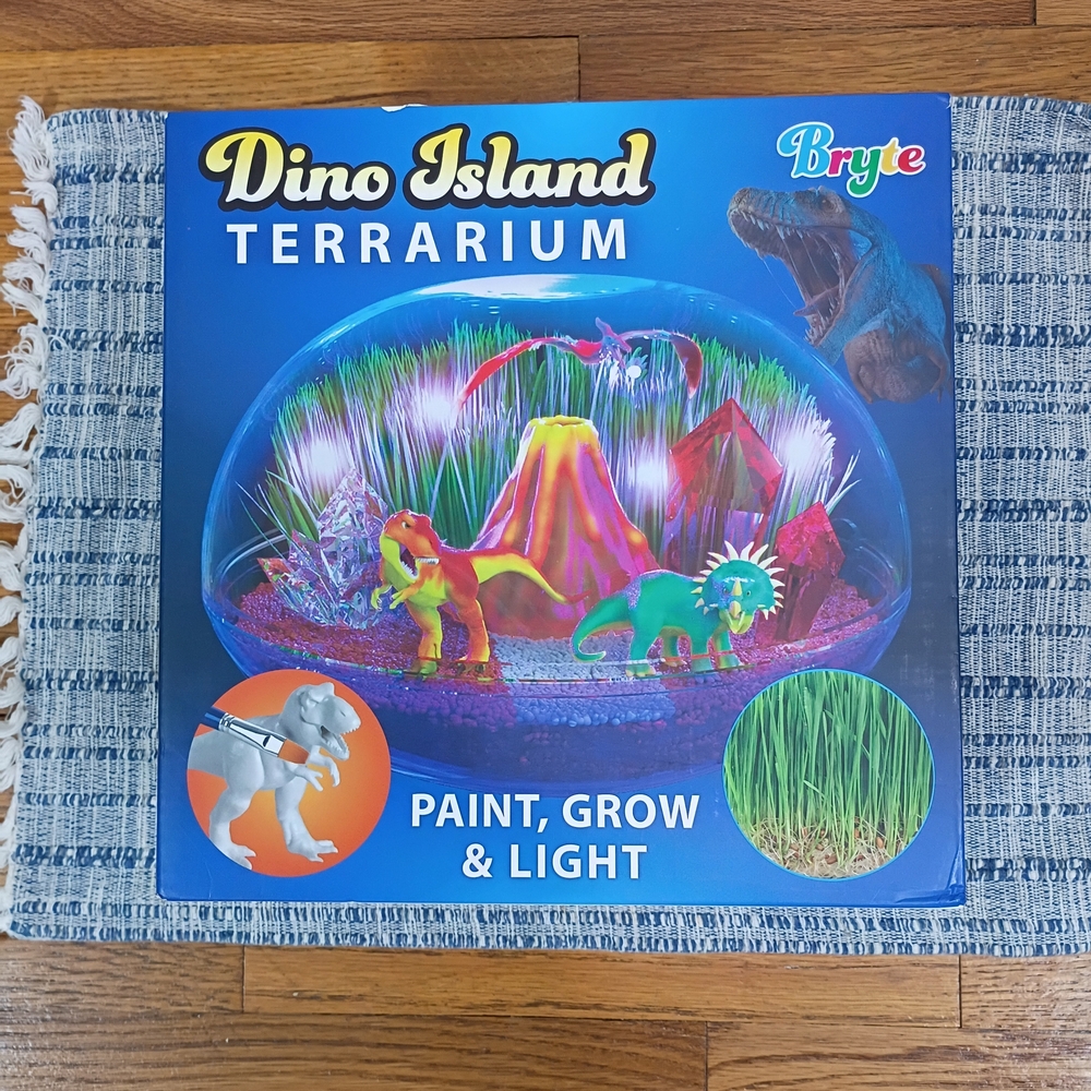 NWT Dino Island Dinosaur Light Up Terrarium Kit For Kids